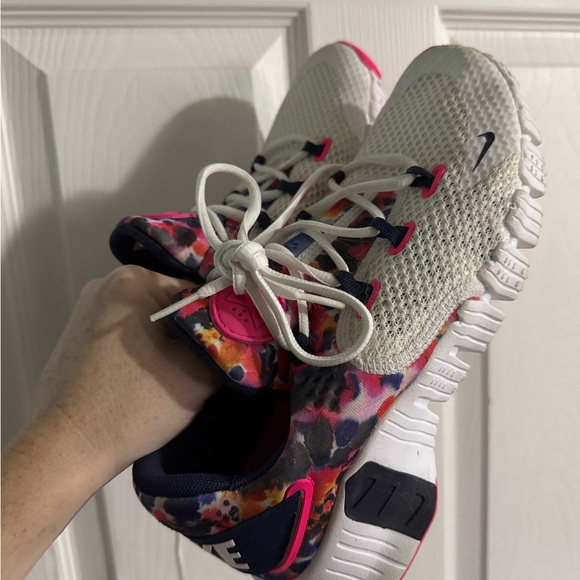Nike Shoes - Nike Women’s White and Pink Floral-Accent metcon